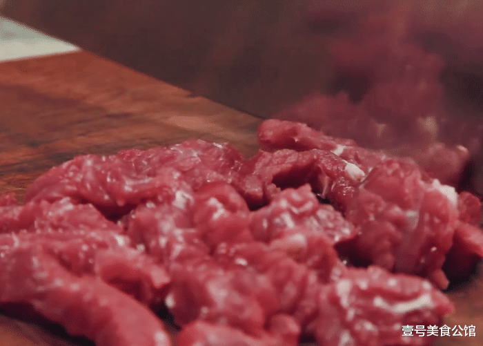 牛肉|家人爱吃的尖椒牛柳,腌制环节有秘诀,鲜嫩多汁又营养,真解馋