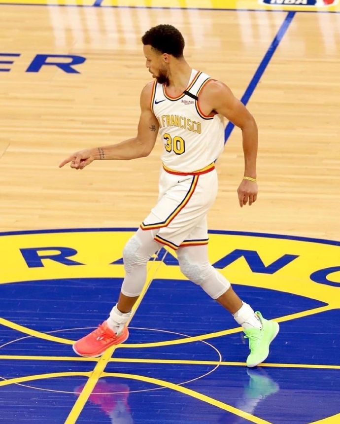 勇士队：再建一个王朝？恭喜勇士，一大早传来2个好消息，这下看萧华的了