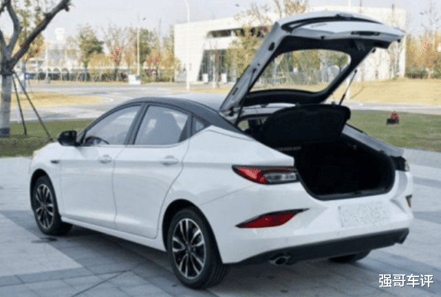 思域■车身近4.8米，溜背造型+四轮独悬，关键5万多起，要啥思域