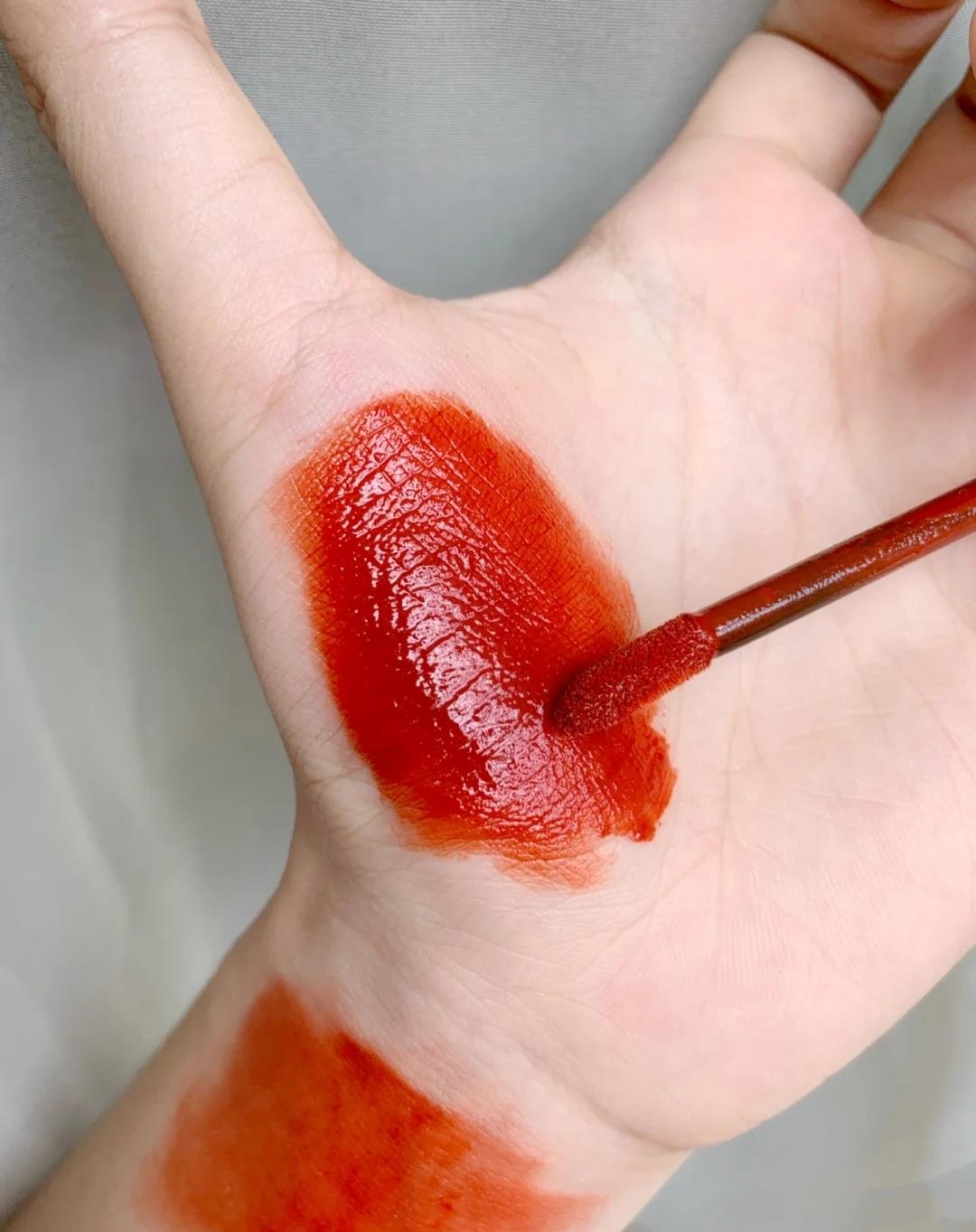 「口红」黄黑皮“踩雷”的网红色号，再火也别买，涂上显黑还土气