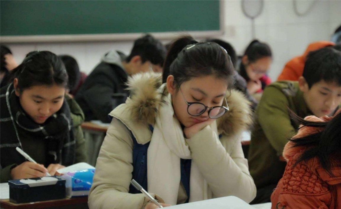 学渣■初中班主任最嫌弃这“3种女生”,颜值再高也没用,地位不如学渣