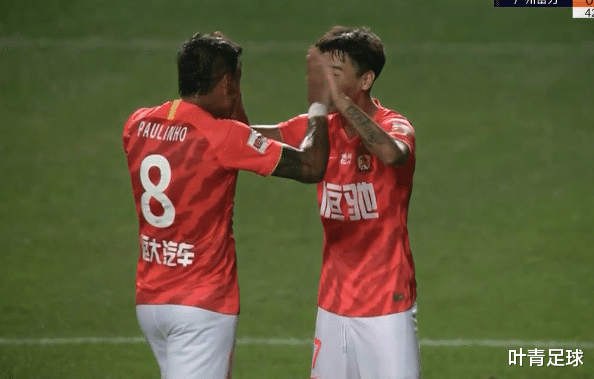 广州恒大|2场3球！恒大争议天才踢疯了：飞身凌空斩 闭嘴手势太霸气