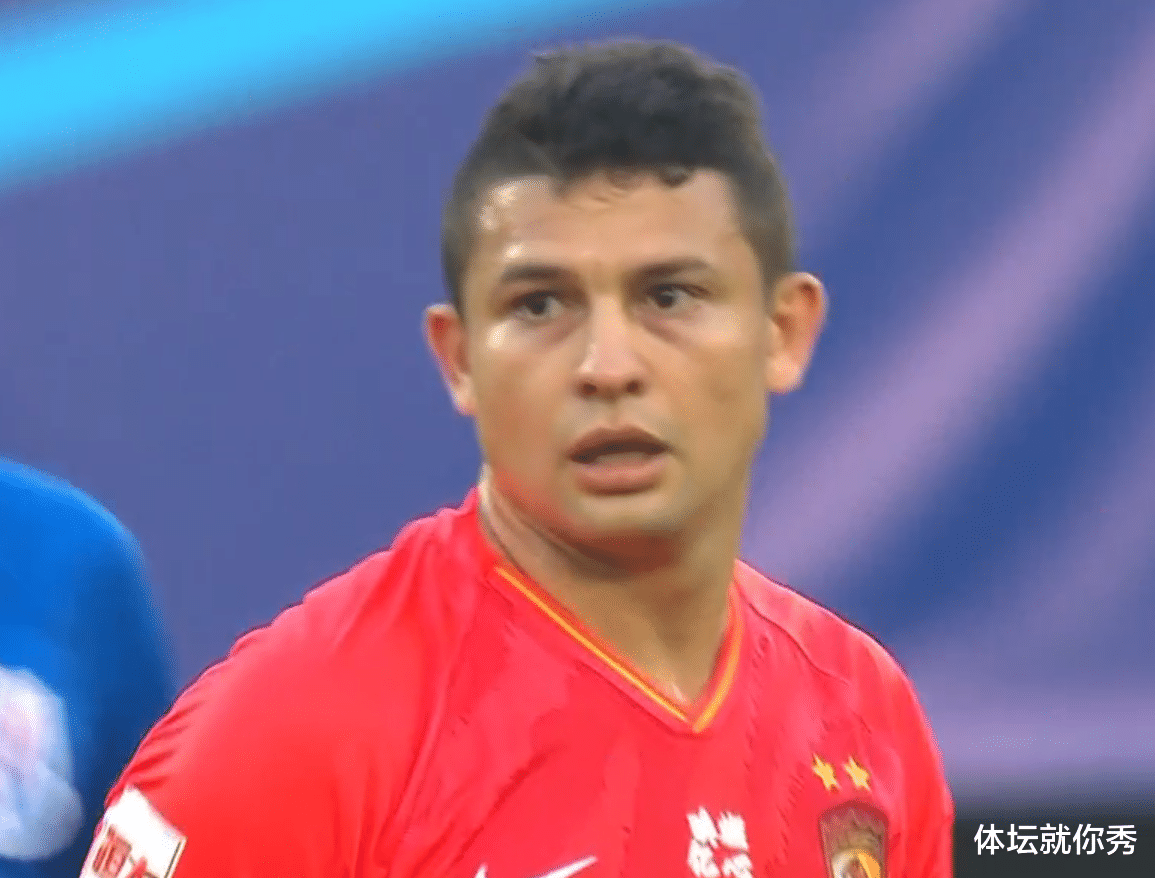 广州恒大|魔咒！恒大1-2耻辱丢冠，4大归化球员成笑柄，他却赛前触摸奖杯