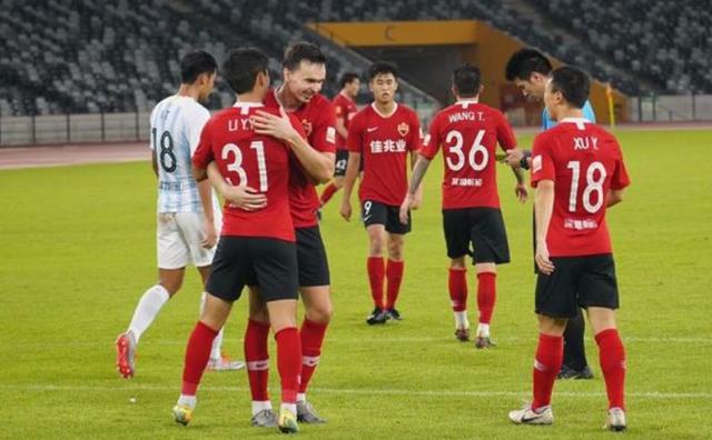 【中超】3-0！中超新军踢疯了：6分钟内连进2球，20岁留洋新星轰世界波
