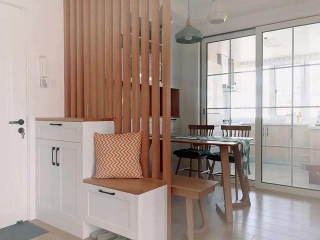 『』进门无玄关怎么装？6种设计形式，让玄关立马变得漂亮又实用