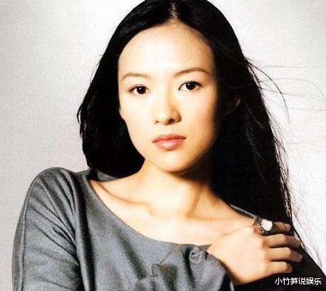 章子怡|章子怡亲哥沾了妹妹的光？娶小10岁女明星，却一件事惹怒章子怡