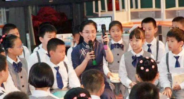 胡红梅|“爱穿旗袍”的美女副校长人设崩塌，从巅峰到谷底，只因抄得太狠