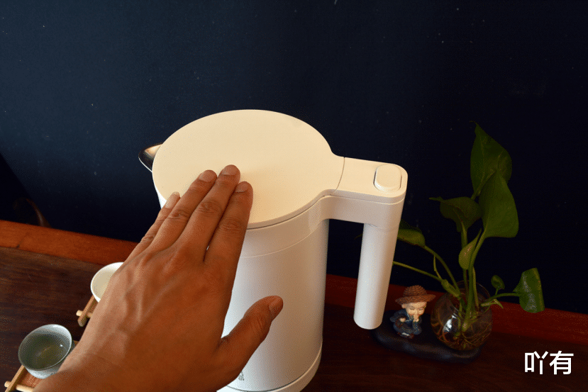 荣耀|荣耀亲选施铂烧水壶：水温度灯环显示+远程控制+24小时保温