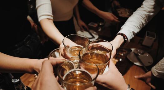 肝脏|若“脚上”出现4信号，肝已“烂如渔网”！肝有4怕，要牢记！