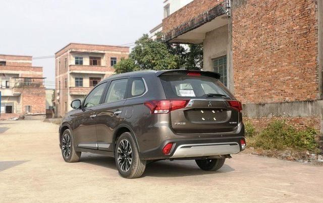 三菱欧蓝德■开了红旗HS5，再花20万开三菱欧蓝德，车主语重心长地说了感受