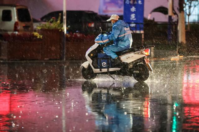 美团|马云支持年轻人送外卖而曹德旺却不支持,年轻人该送外卖吗?