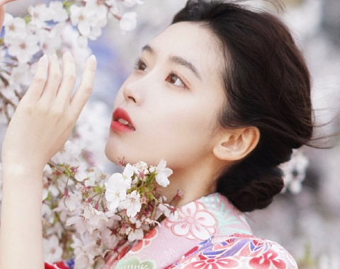 胡文婕|半藏森林不惧网暴去音乐节玩,不料却带火一款新妆容,看清效果:心动了