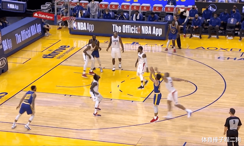 斯蒂芬·库里|9记三分射翻快船 有谁注意到贝弗利的行为？ 他是真服库里了！