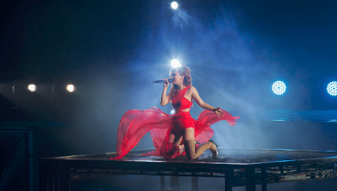 我是歌手|她曾退赛《我是歌手》，如今“凤凰涅槃”独立养活公司，身价远远超过总冠军！