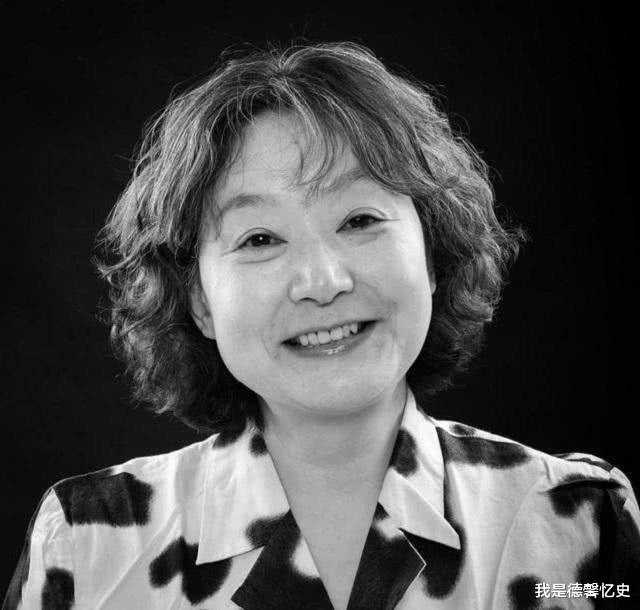 【考试】1977年恢复高考后的第一位女状元,语文差1分到100,她的现状如何