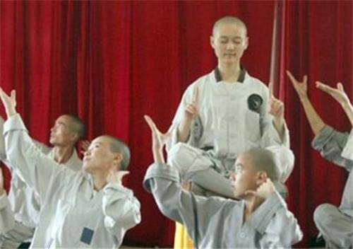 大学|当年出家为尼的985女学霸,如今过得怎样?近30岁了,仍不愿还俗