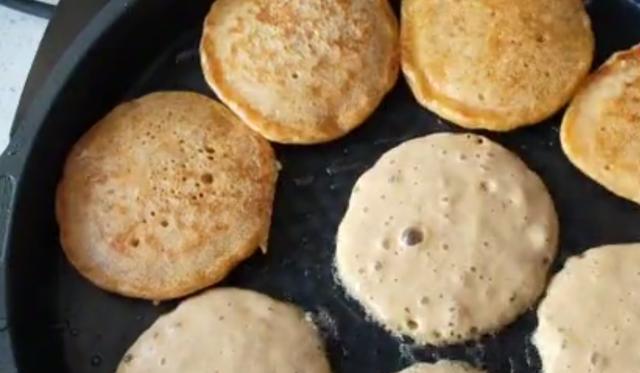 【玉米】玉米面这样做太好吃了！手不沾面，不烫面，松软可口，凉了也不硬