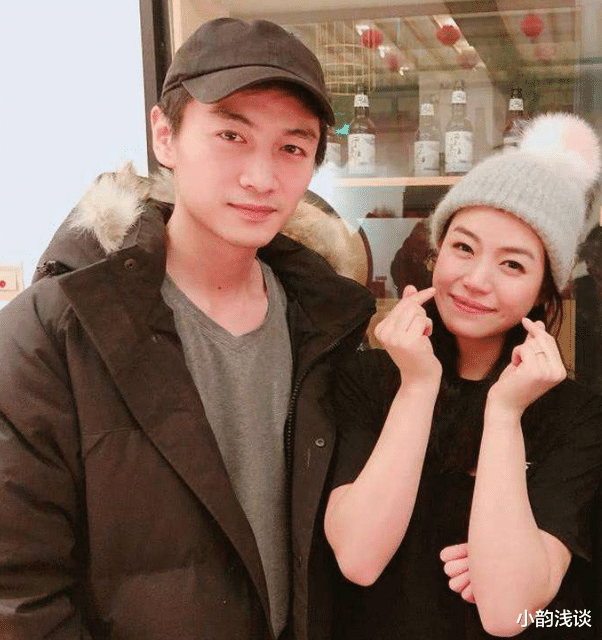 『结婚』娱乐圈最年轻的四对夫妻，他俩还没到大学毕业就结婚！