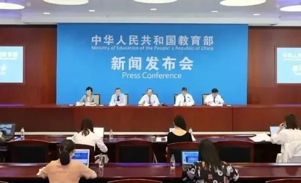 基本工资▲教师工资不低于公务员，是基本工资、打卡工资、还是全部收入？