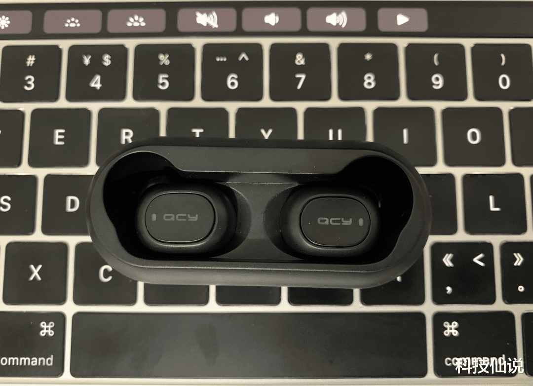 蓝牙耳机|真无线蓝牙耳机价格不过百，性价比做到极致，究竟什么路数