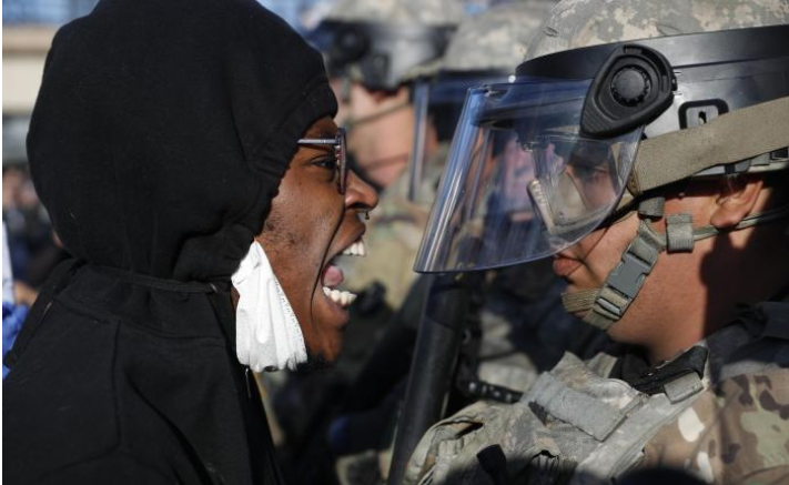 「美国」美前总统雕像被摧毁，特朗普发出最后“警告”，黑人的“好日子”到头了