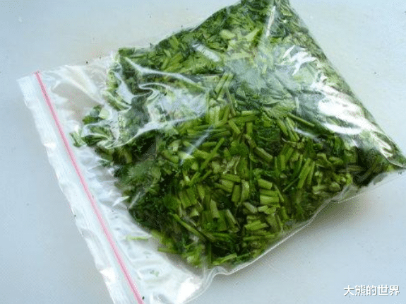 香菜|保存香菜，最忌直接放冰箱！教你饭店方法，半年还新鲜，不黄不坏