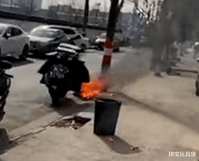 琪宝玩具屋 江苏一外卖员汽油浇身点火自伤，只为要回自己的血汗钱