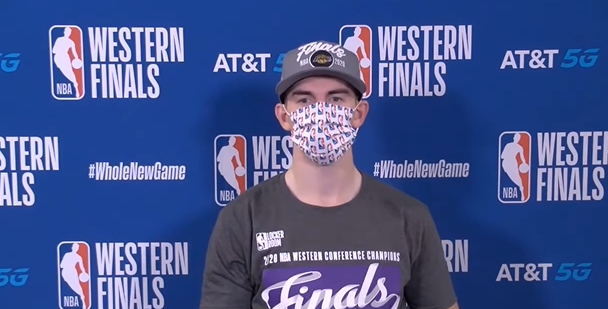 德怀特·霍华德|谢谢詹姆斯!霍华德含泪告白,库兹马强调两个字,卡鲁索铁林都动情了!