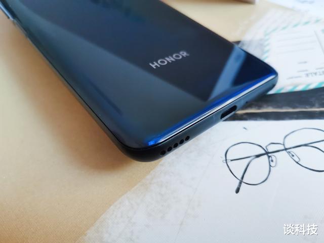 麒麟990|余承东放大招，麒麟990+40W快充+机皇，发布仅一个月价格跌至2499