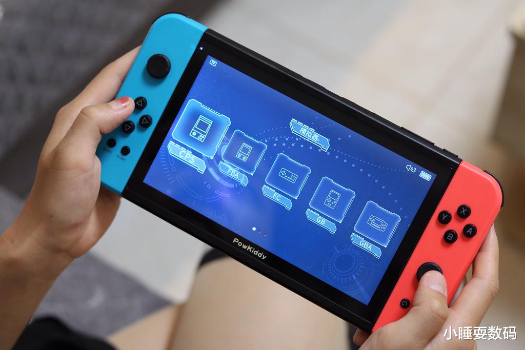 京东|国产掌上游戏机体验，Switch造型加7寸IPS屏幕，内置多种模拟器