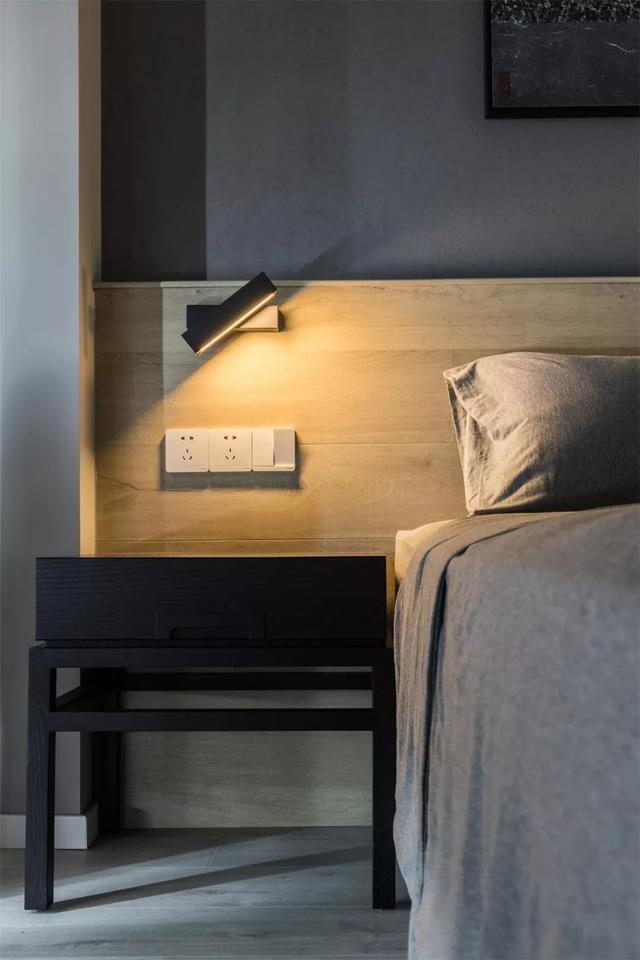 |136㎡四室两厅两卫灰色为主色调打造,配合黑白色作辅色