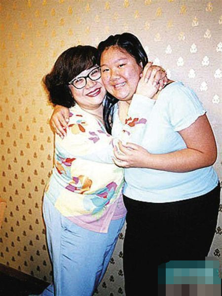 郑欣宜|妈妈去世之后，她一顿饭吃7个鲍鱼，如今从208斤减到108斤