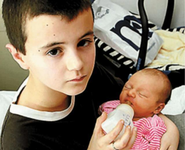 『女孩』13英国男孩因“偷尝禁果”，却被告知“喜当爹”，如今怎样了？