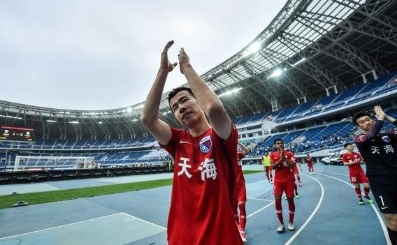 『中超』下午5点，30岁国脚去向再生变！曝有中超队欲截胡深足，或是苏宁申花