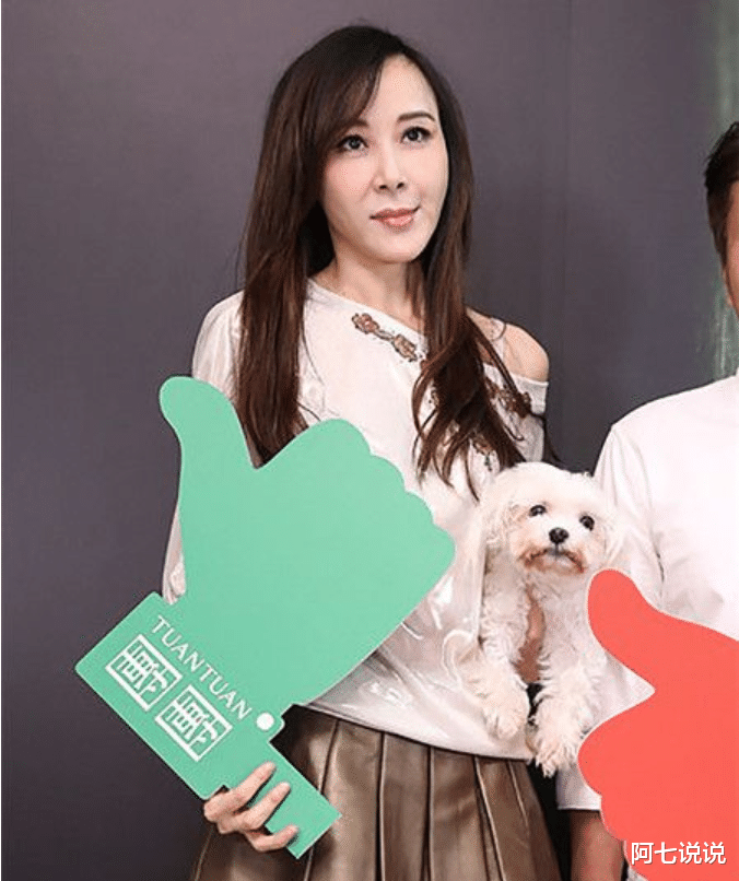 萧蔷|不再迷恋整容的萧蔷，脸终于正常了，年过50身材比90后还抗打