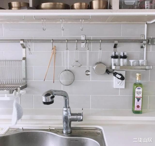 |她家住了4年,厨房台面一层不染!多亏橱柜这么设计,拍下照着装
