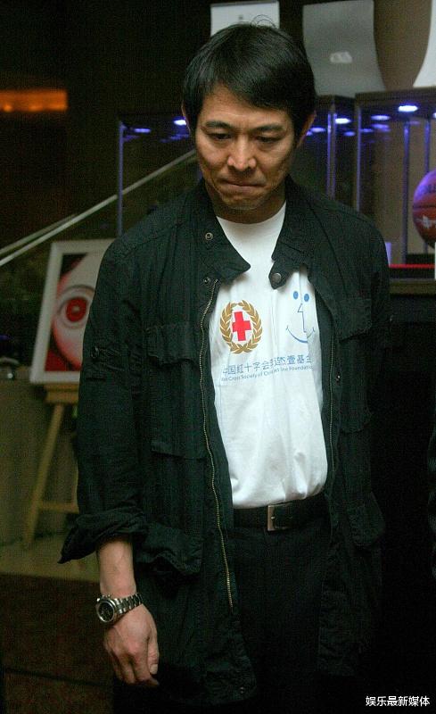 李连杰▲拳王周比利谈周星驰，他的拳打的非常好，实战很能打