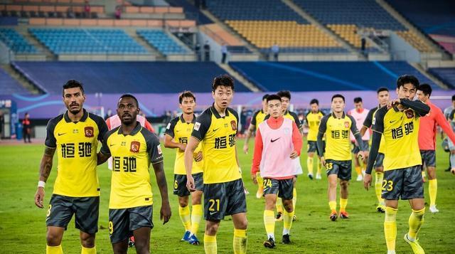 郑智|中国球员还有谁敢这样对裁判？郑智昨晚吃牌后：一把甩开裁判