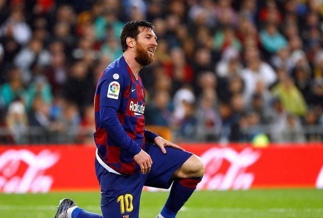 梅西▲梅西同意续约！4000万年薪不变，巴萨球迷心头大石落地