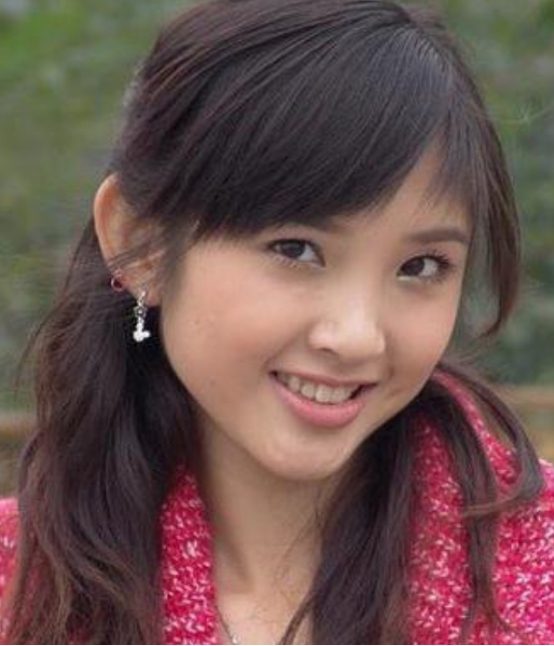 「唐艺昕」?唐艺昕整容前有多好看？当初张若昀看上这张脸，网友：不整早火了