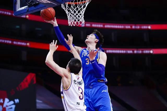 『王哲林』NBA巨星教练的话应验了，王哲林再打得这么出色，灰熊就来要人了