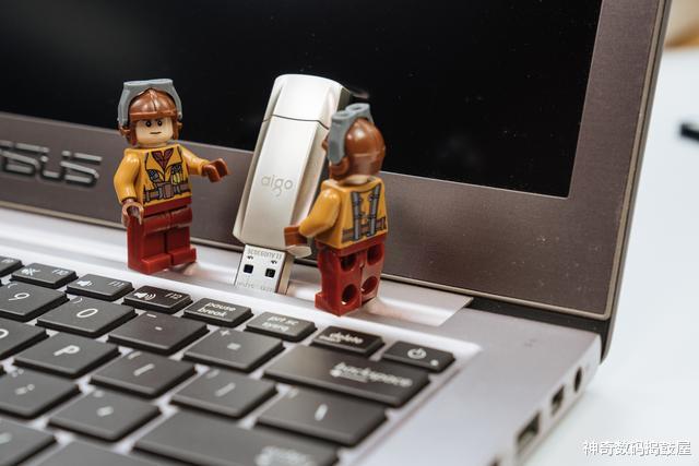 Windows|出行，带上随身Windows系统：aigo固态U盘 U395