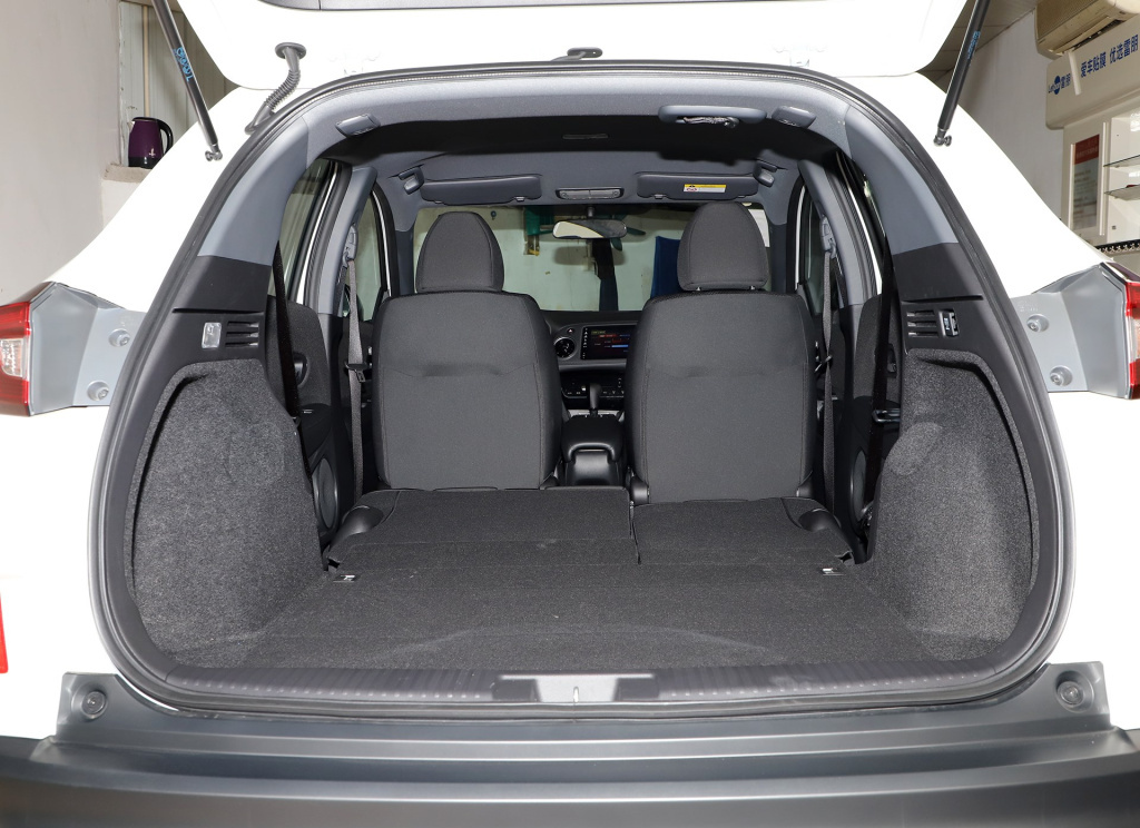 日产天籁▲适合年轻人的小型SUV，1.5T输出177匹马力，每公里油耗才4毛