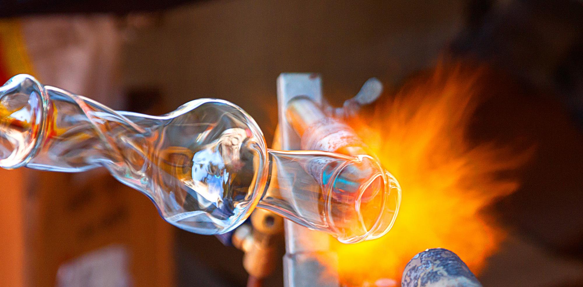 物理学家|为什么玻璃这么坚硬？原来玻璃中存在一些隐秘结构