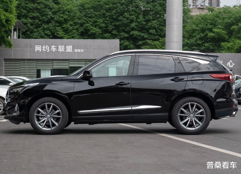 【豪车】最憋屈豪车！十年基本只换轮胎，全时四驱+2.0T，仅32.8万没人懂