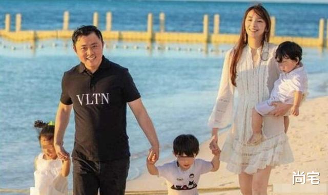 纪晓波|从马仔到亿万富翁，女星为他连生4子还不娶，纪晓波的发家史