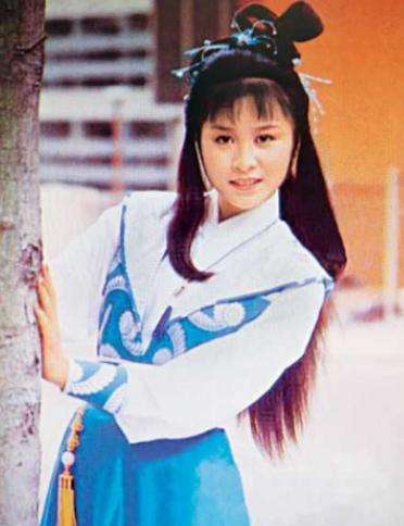 刘嘉玲|刘嘉玲晨跑被拍，慌忙躲避镜头，素颜的她和普通老太太一样