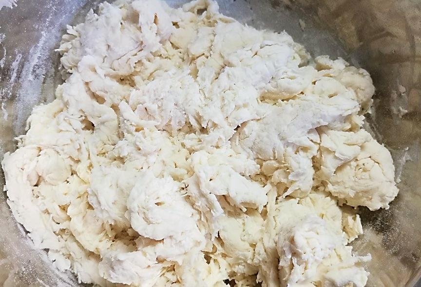 「馒头」二姨在家蒸馒头,不用清水和牛奶和面,蒸出来的馒头却香甜松软