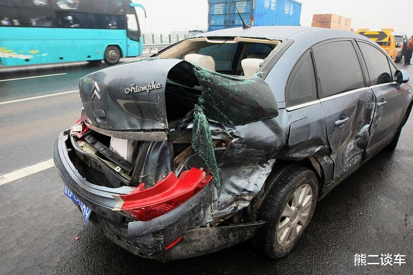 cs35plus|高速上车速120km时，突遇限速60km怎么办？交警：牢记三个字就行