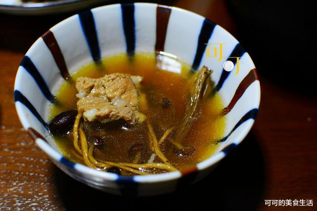 茶树菇|秋天的夜里，餐桌上该有这样一碗暖汤，外头再冷回家喝一碗就暖了